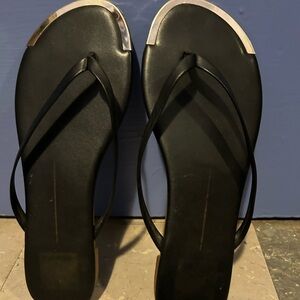 Dolce Vita size 6 sandal/flip flop